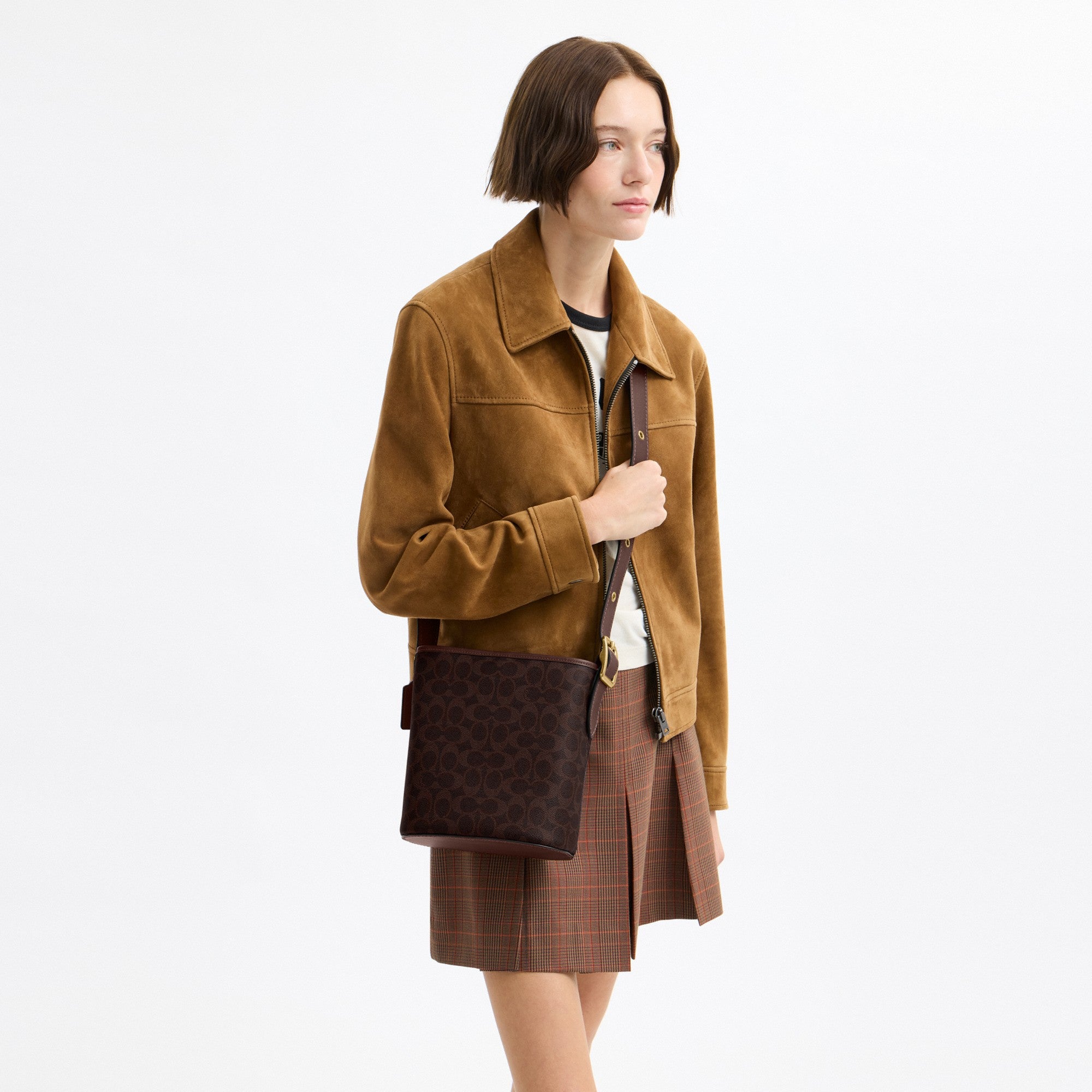 Bleecker Bucket Bag 21 In Signature Canvas